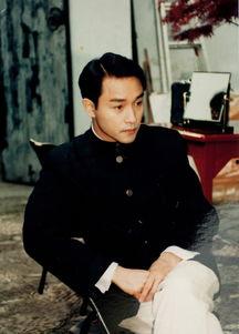 娱乐吃瓜君模仿张国荣,穿越时空的歌声，重温经典瞬间